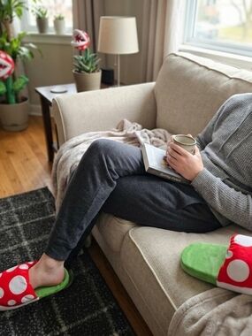 Nintendo Super Mario Home & Party Room slippers Iconic Piranha Plant design